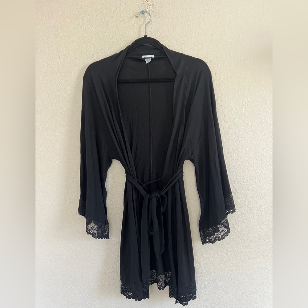 Eberjey Kimono Robe With Lace in Black. Size M - Picture 3 of 9